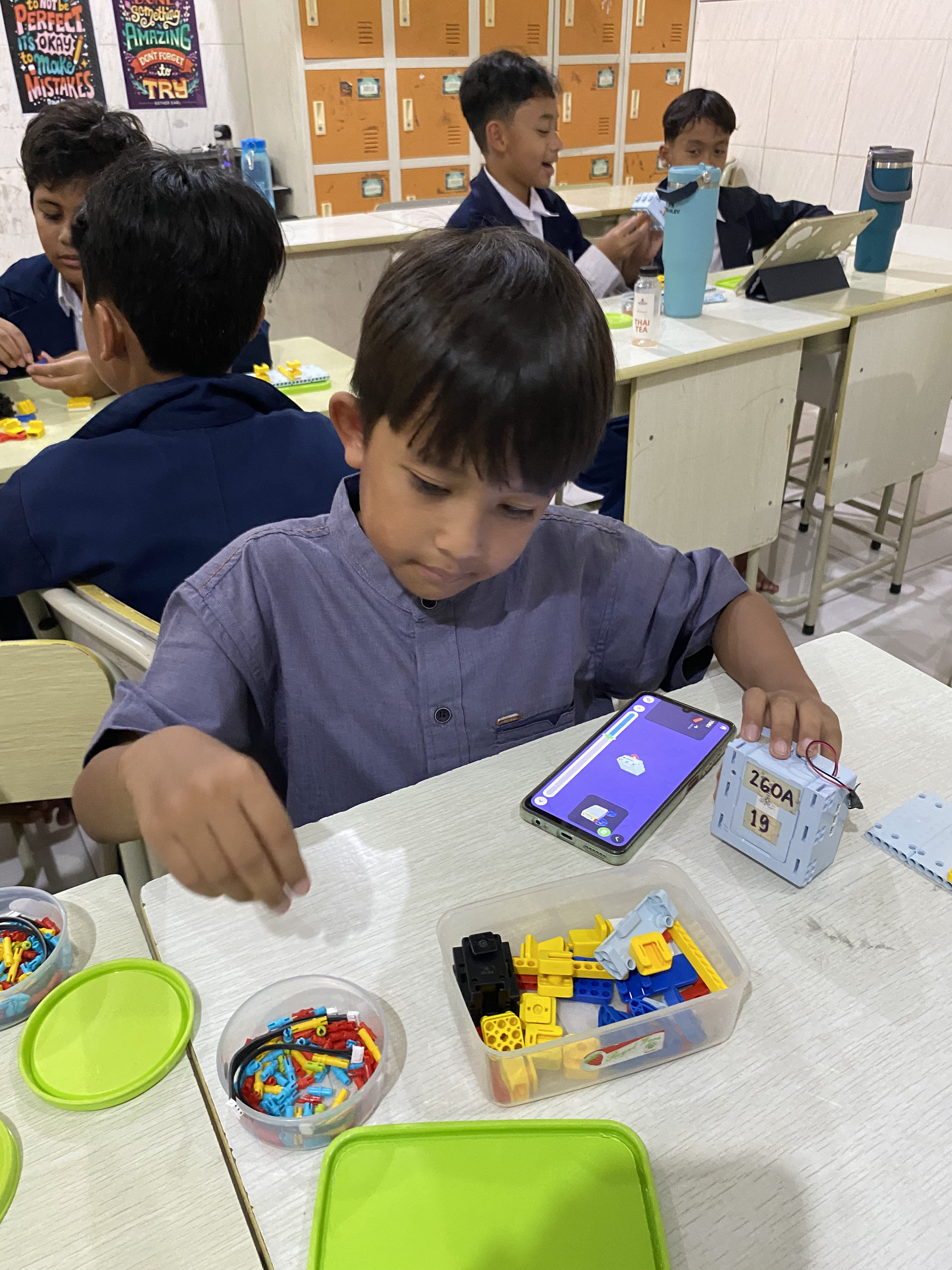 Mengapa Anak Perlu Diperkenalkan dengan Robotik Sejak SD?